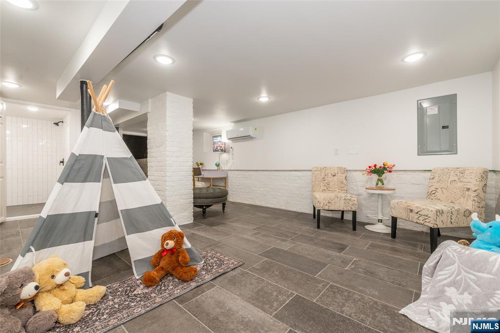 26036347 Property Photo 15