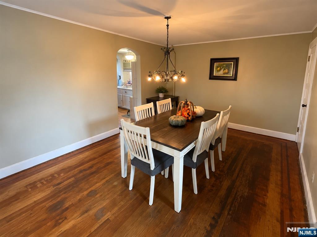 274 Green Avenue Property Photo 5