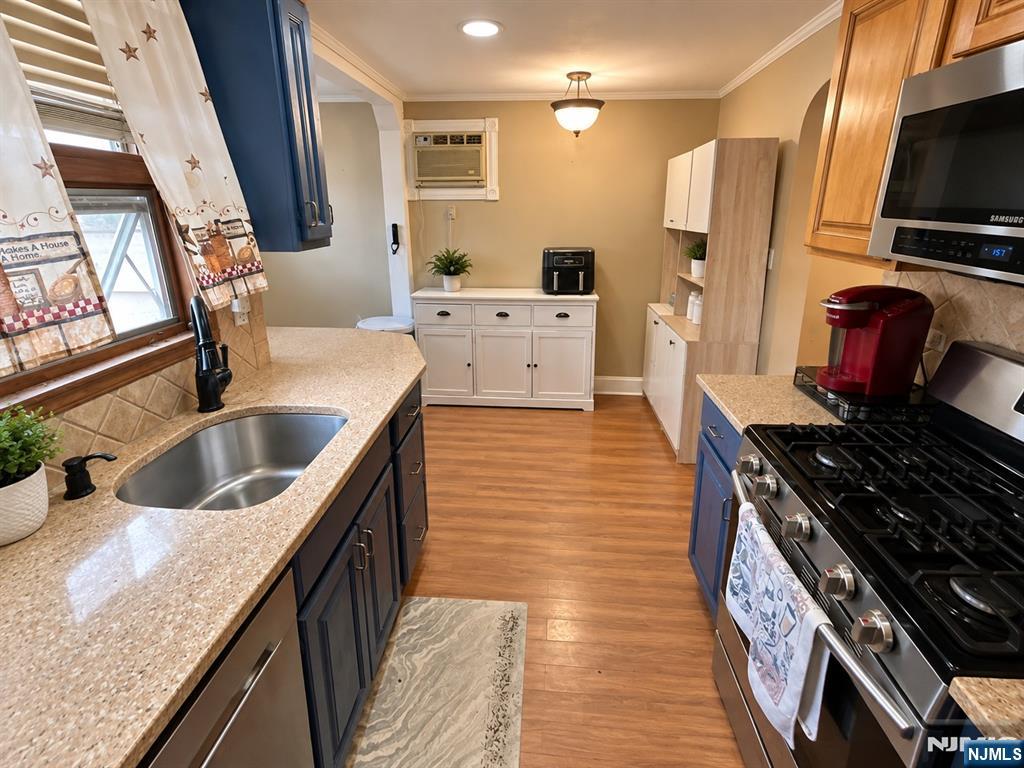 274 Green Avenue Property Photo 7