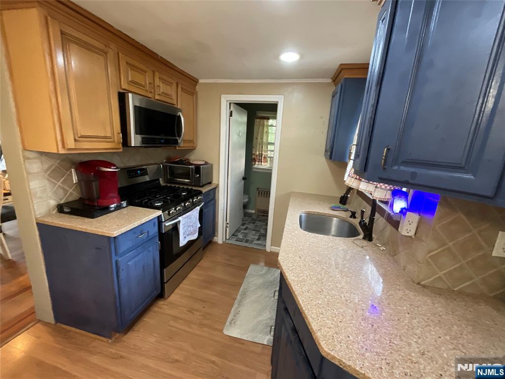 274 Green Avenue Property Photo 8