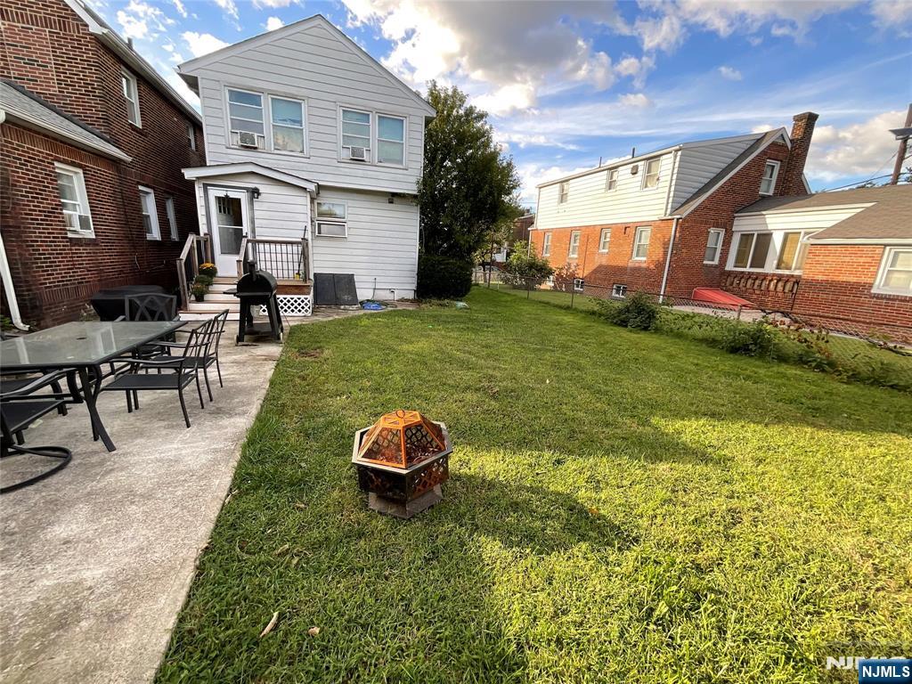 274 Green Avenue Property Photo 15
