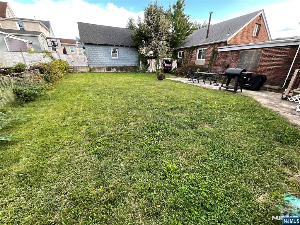 274 Green Avenue Property Photo 16