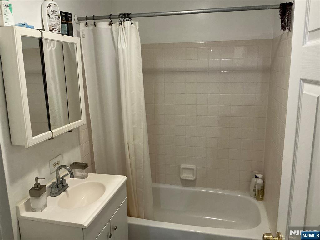1111 River Road D12 Property Photo 18