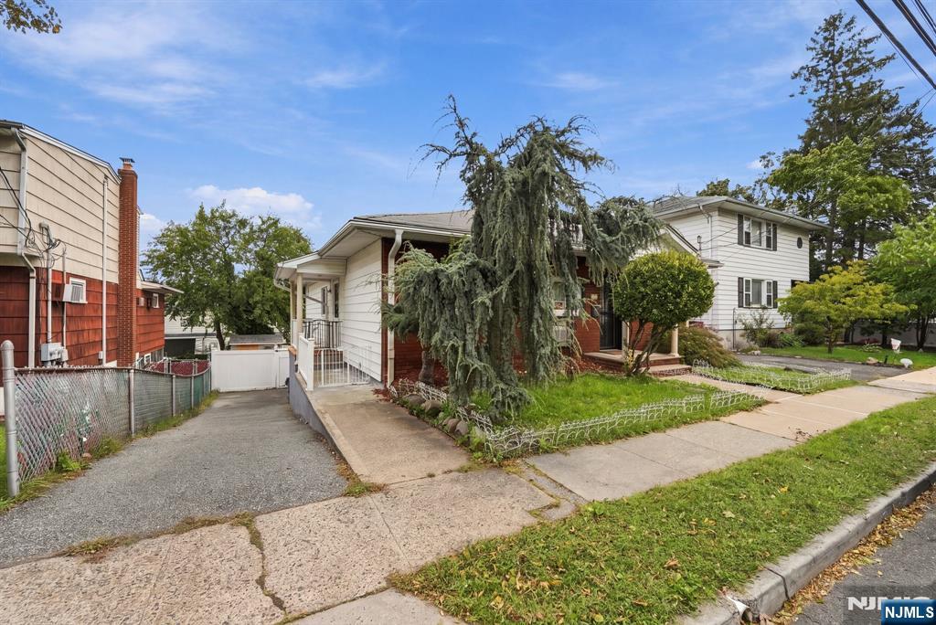 352 Farnham Avenue Property Photo 2