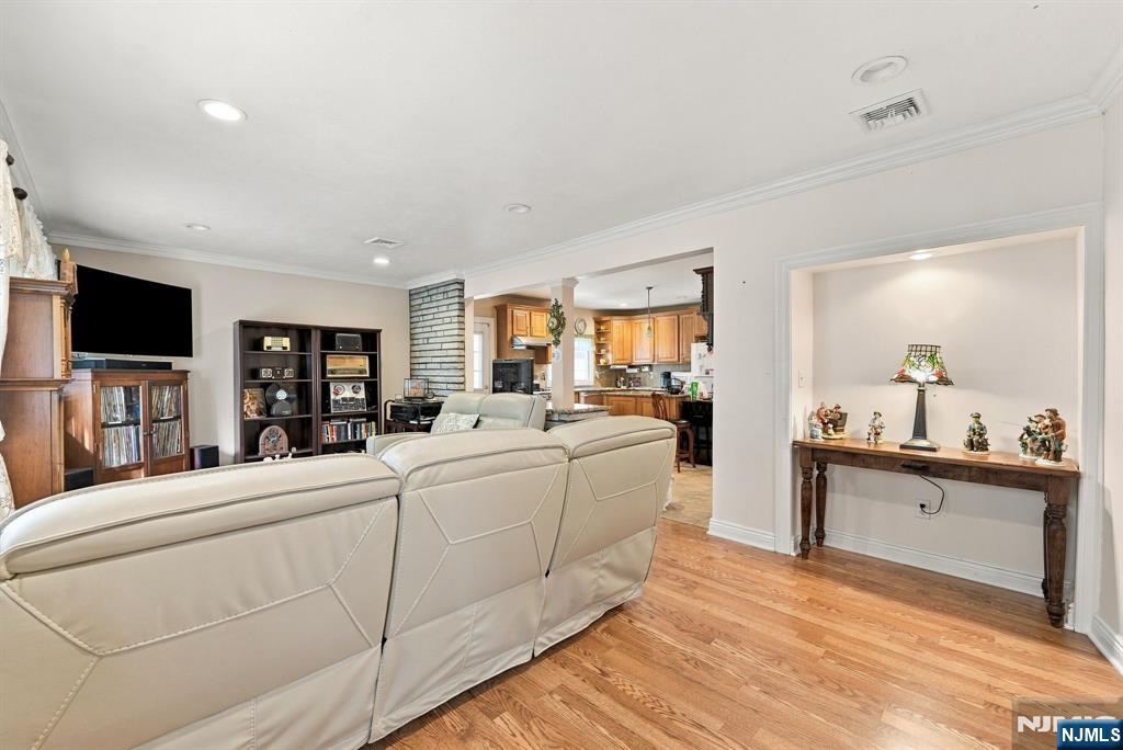 352 Farnham Avenue Property Photo 4