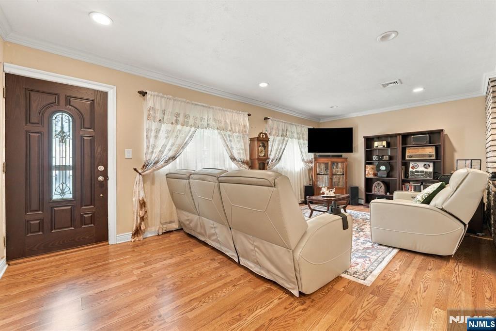 352 Farnham Avenue Property Photo 5