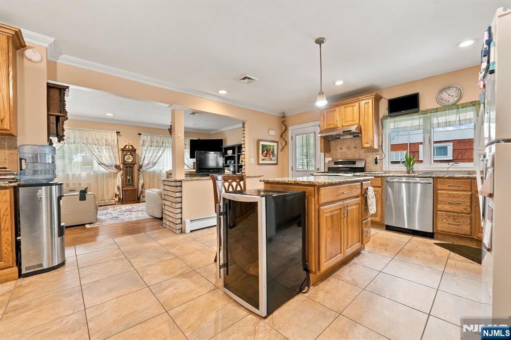 352 Farnham Avenue Property Photo 8