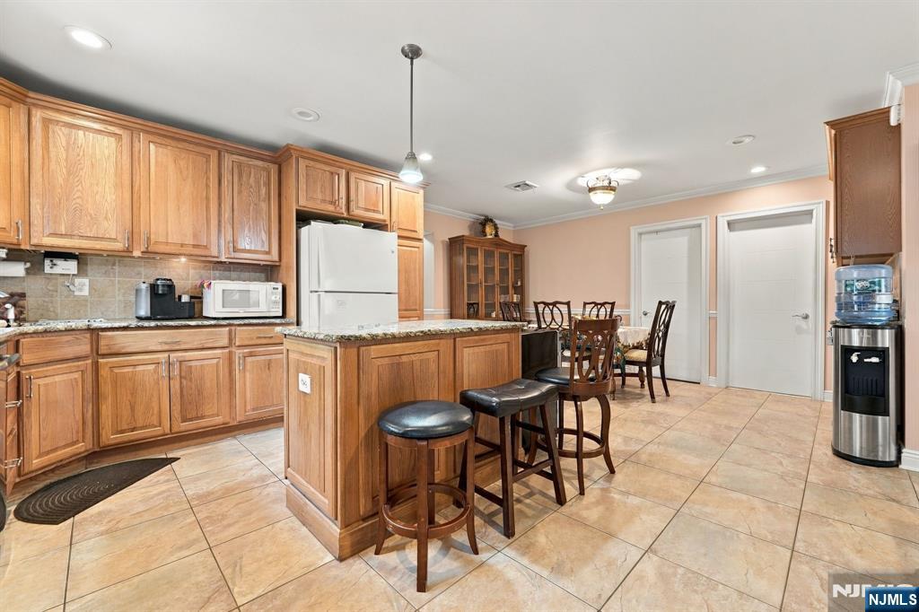 352 Farnham Avenue Property Photo 9