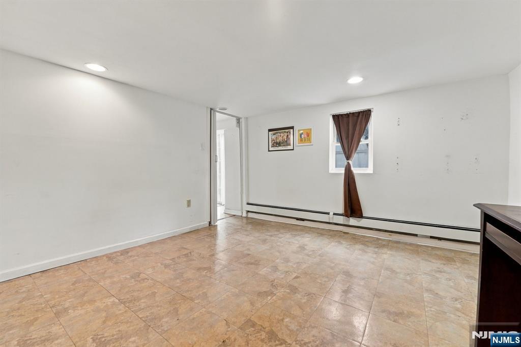 352 Farnham Avenue Property Photo 18