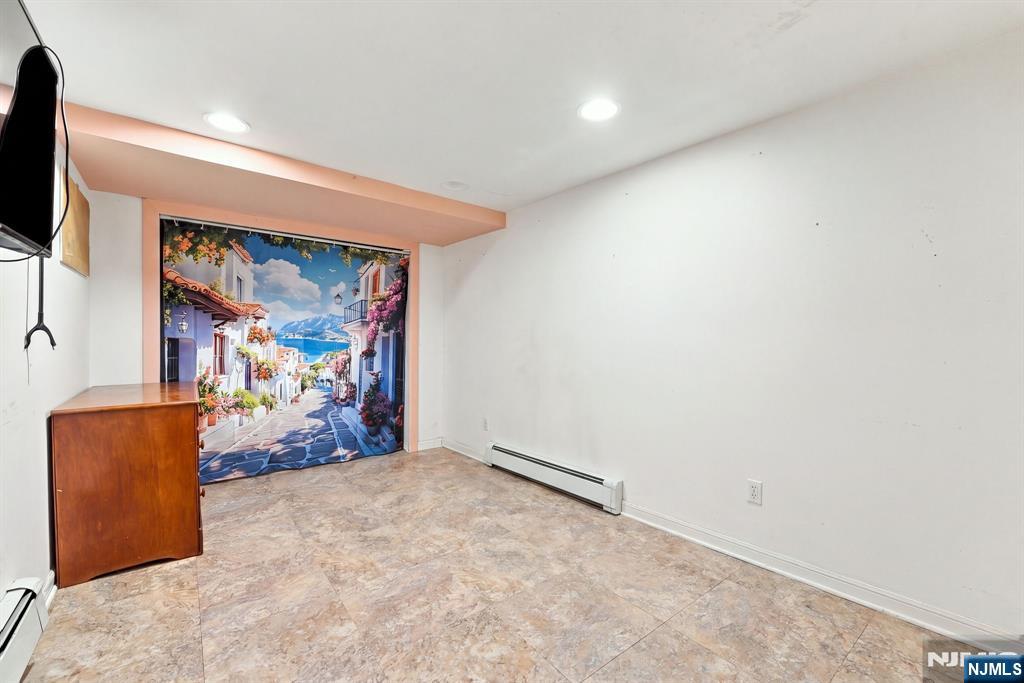 352 Farnham Avenue Property Photo 21