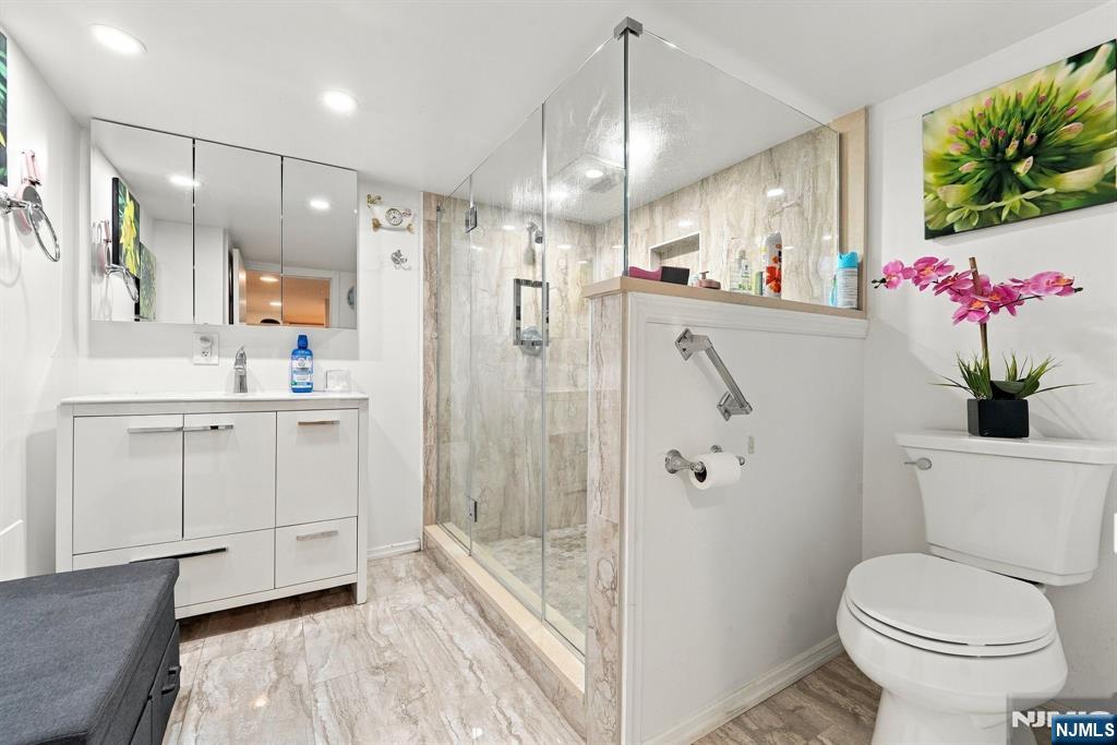 352 Farnham Avenue Property Photo 24