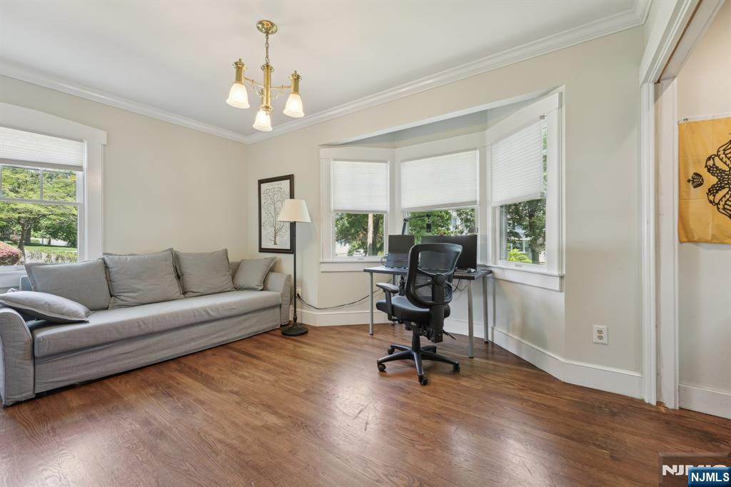 211 Pinelynn Road Property Photo 8