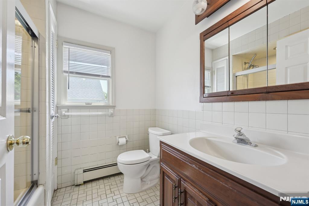 211 Pinelynn Road Property Photo 14