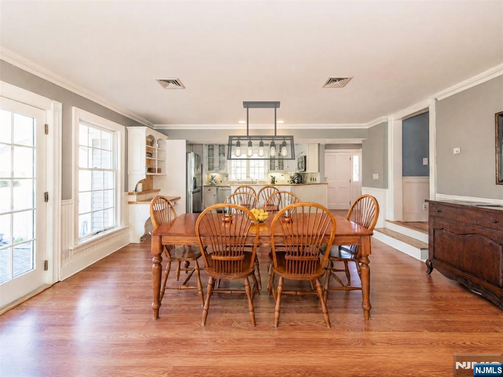376 Lafayette Road Property Photo 4