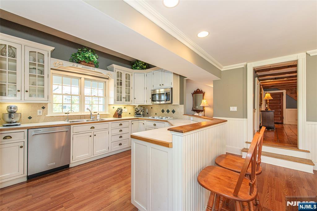 376 Lafayette Road Property Photo 8