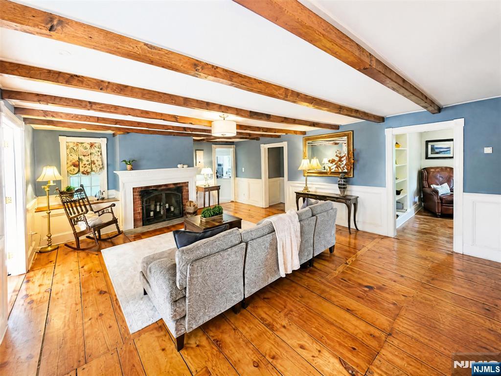 376 Lafayette Road Property Photo 15