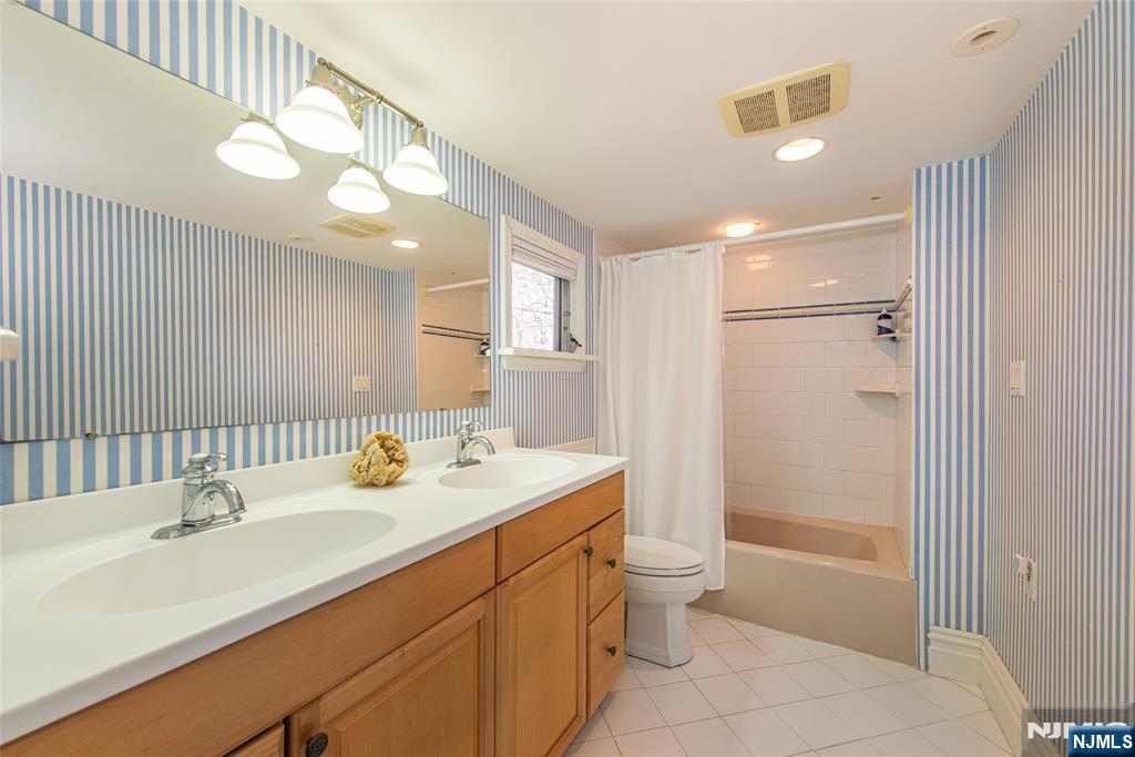 376 Lafayette Road Property Photo 35