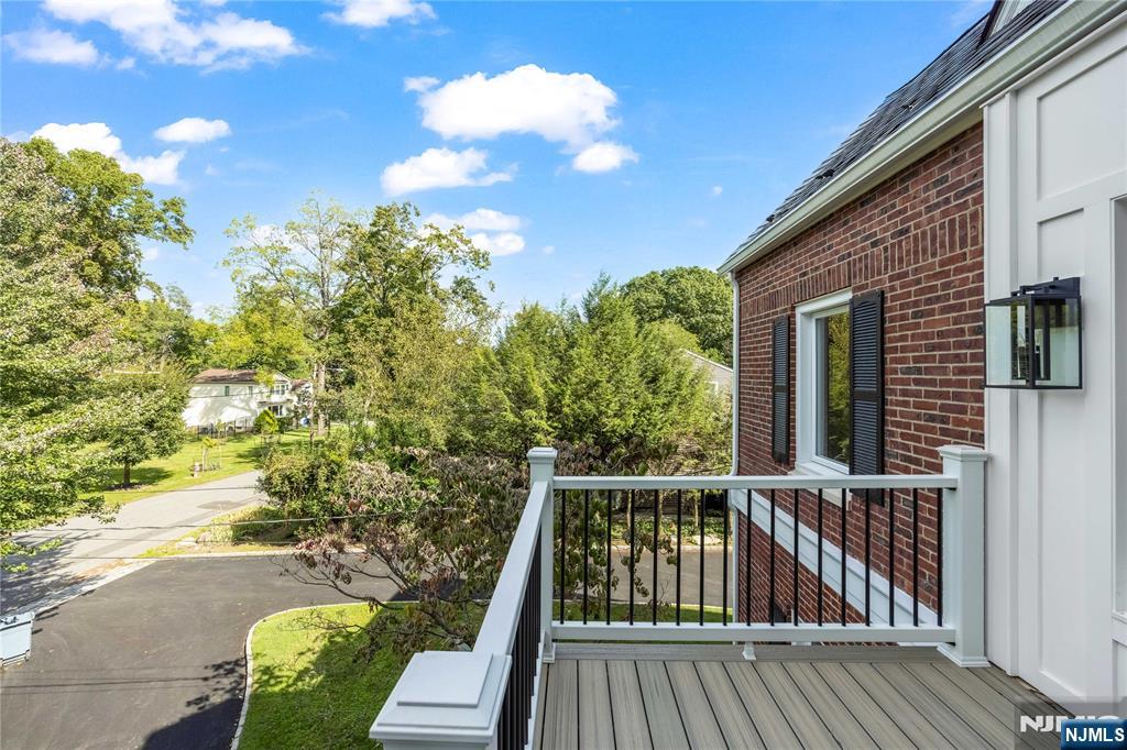 390 Harland Avenue Property Photo 25