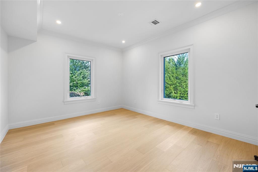 390 Harland Avenue Property Photo 28