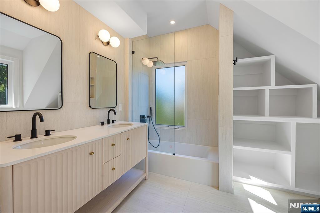 390 Harland Avenue Property Photo 29