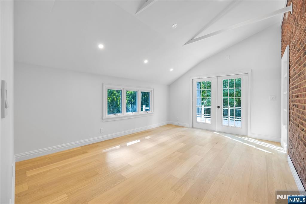 390 Harland Avenue Property Photo 30