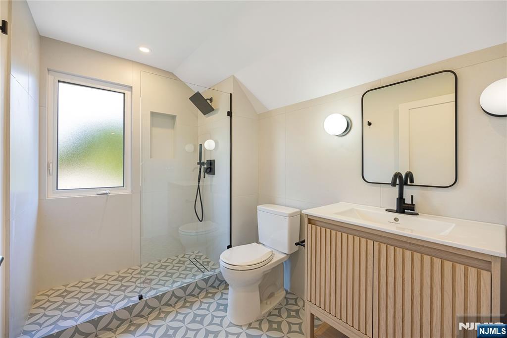 390 Harland Avenue Property Photo 31