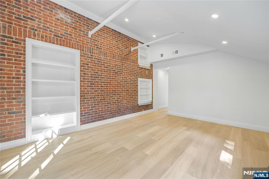 390 Harland Avenue Property Photo 35