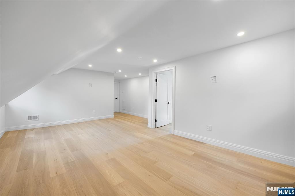 390 Harland Avenue Property Photo 37