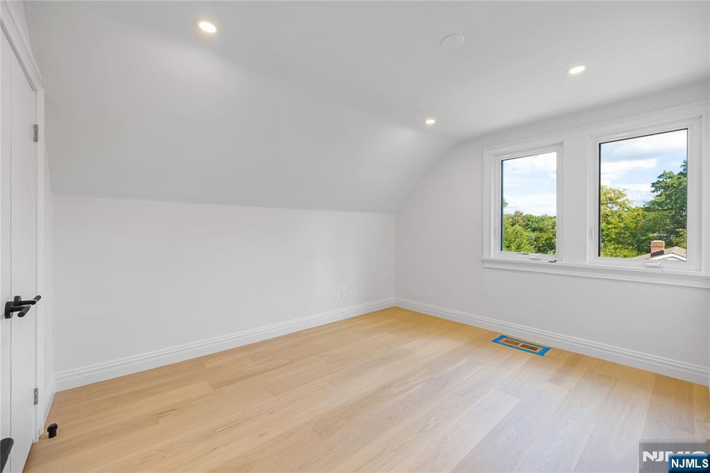 390 Harland Avenue Property Photo 38