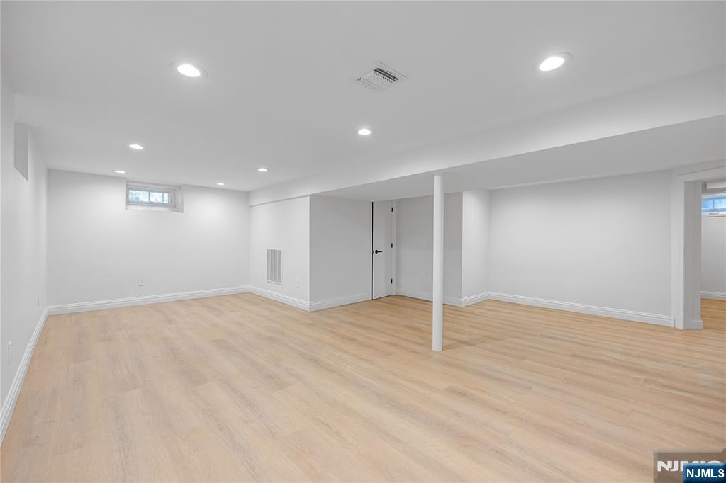 390 Harland Avenue Property Photo 39