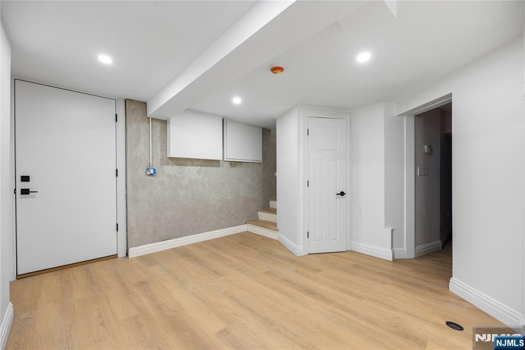 390 Harland Avenue Property Photo 40