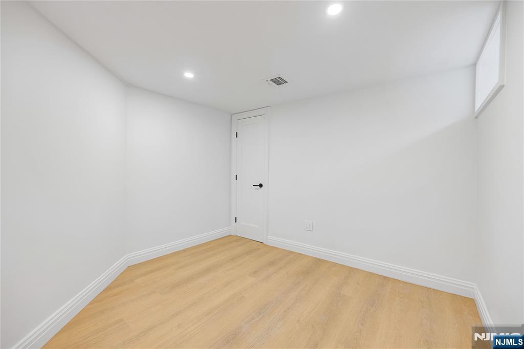 390 Harland Avenue Property Photo 41