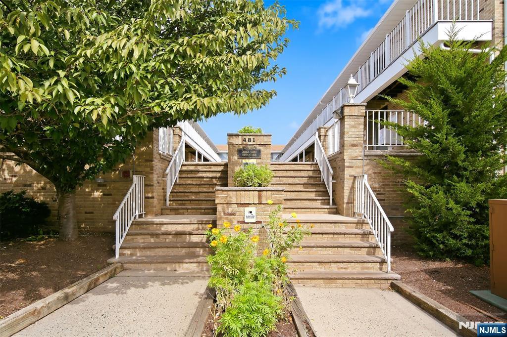 481 Walker Street 1i Property Photo 1