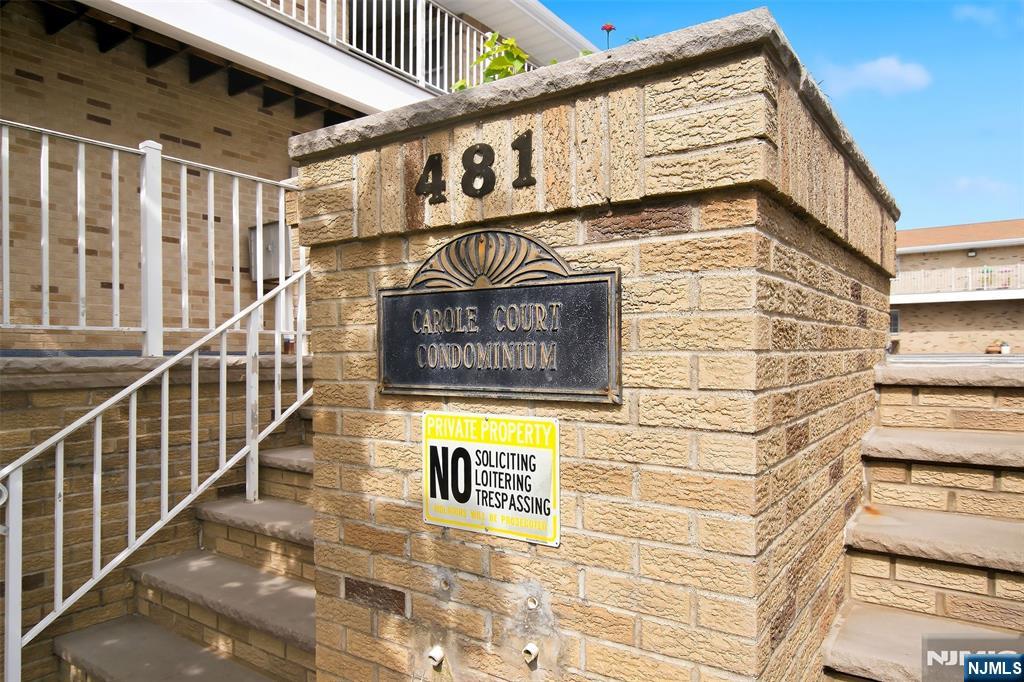481 Walker Street 1i Property Photo 2