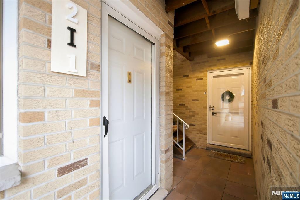 481 Walker Street 1i Property Photo 4