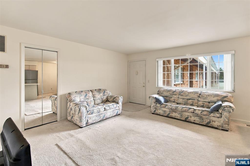 481 Walker Street 1i Property Photo 6