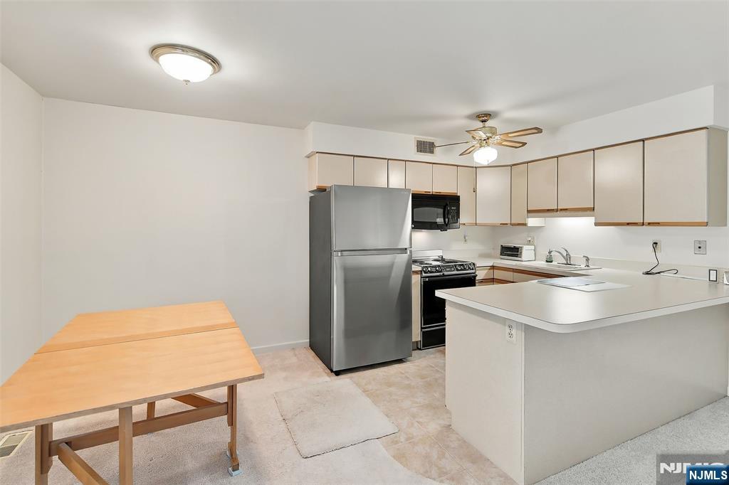 481 Walker Street 1i Property Photo 7