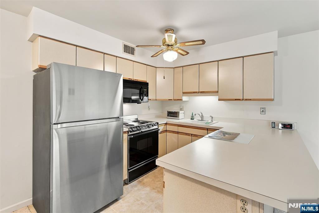 481 Walker Street 1i Property Photo 8