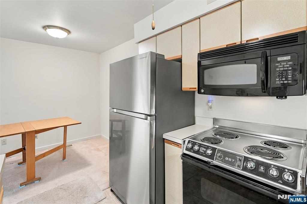481 Walker Street 1i Property Photo 9