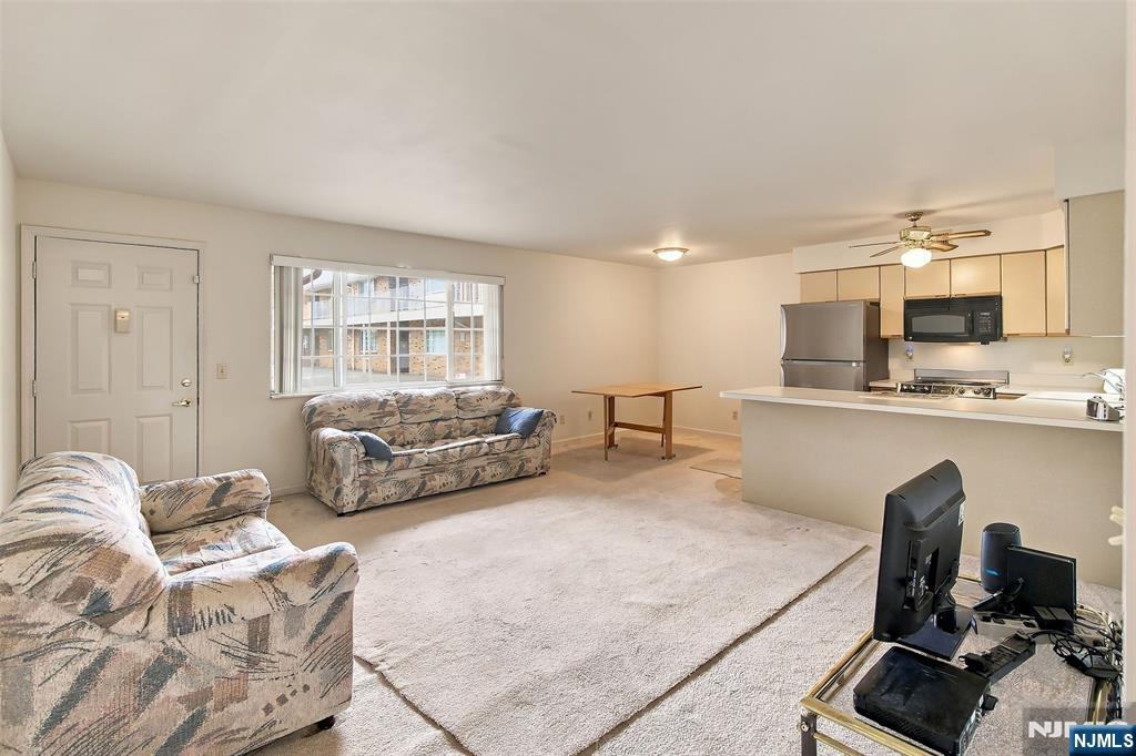 481 Walker Street 1i Property Photo 11