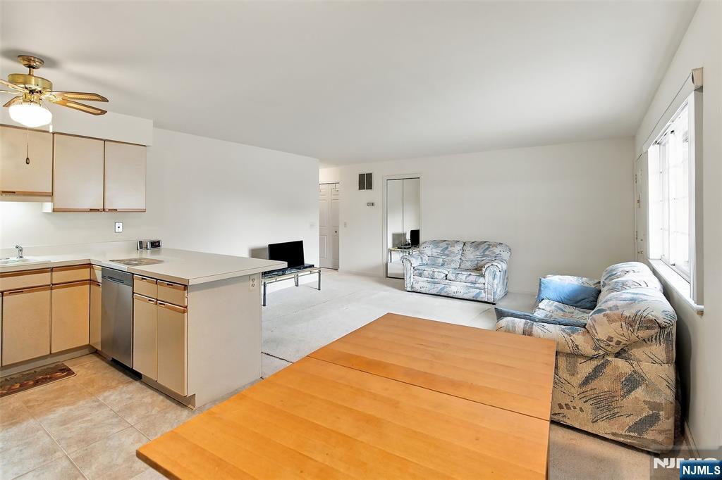 481 Walker Street 1i Property Photo 13
