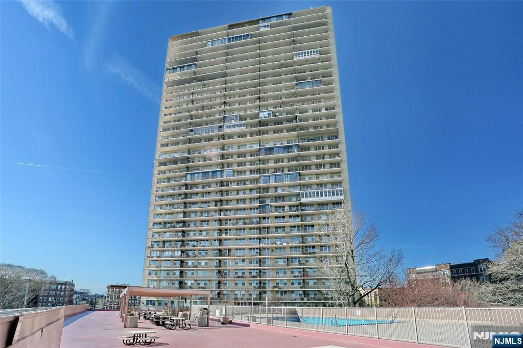 6040 Boulevard East 30n Property Photo 1