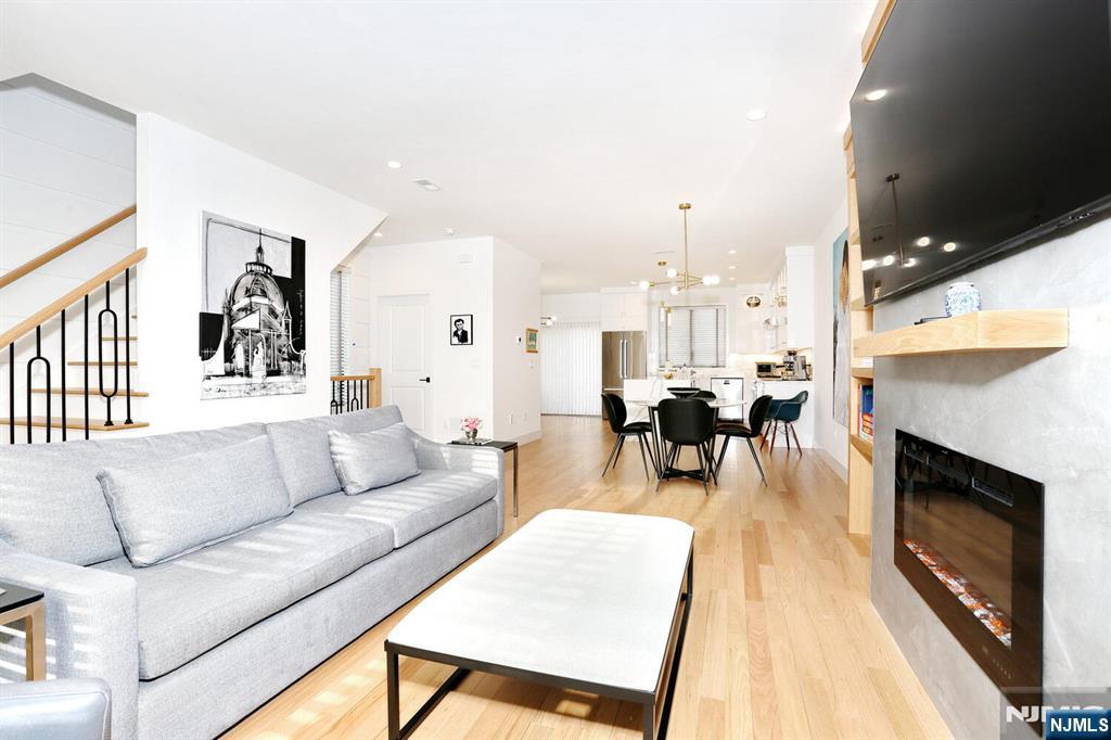 111 1st Street Property Photo 4