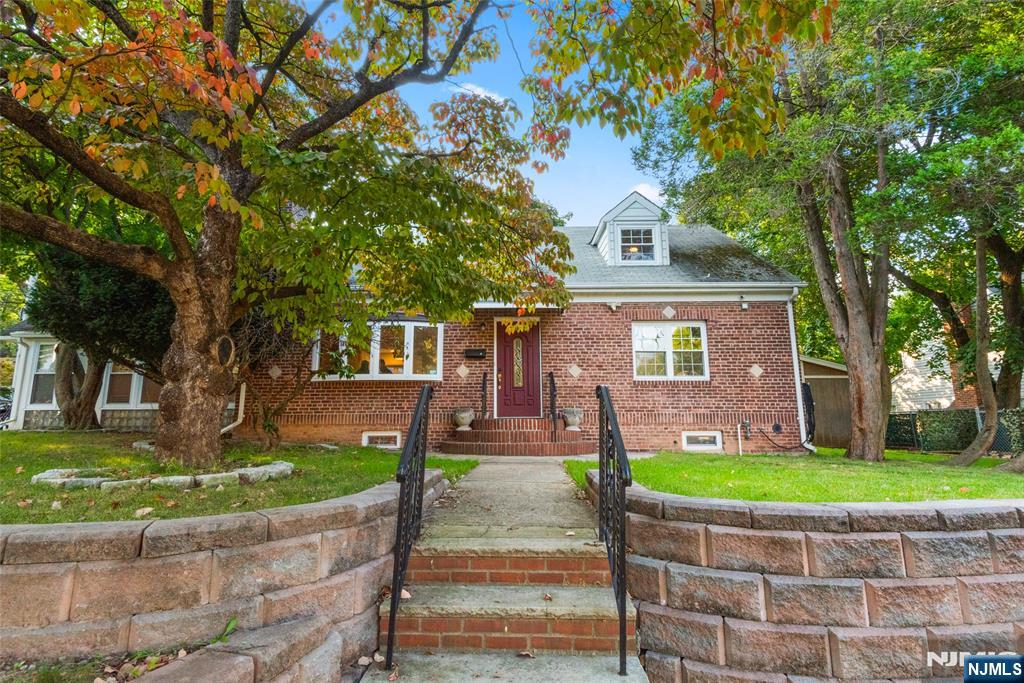 558 Broad Avenue Property Photo 1