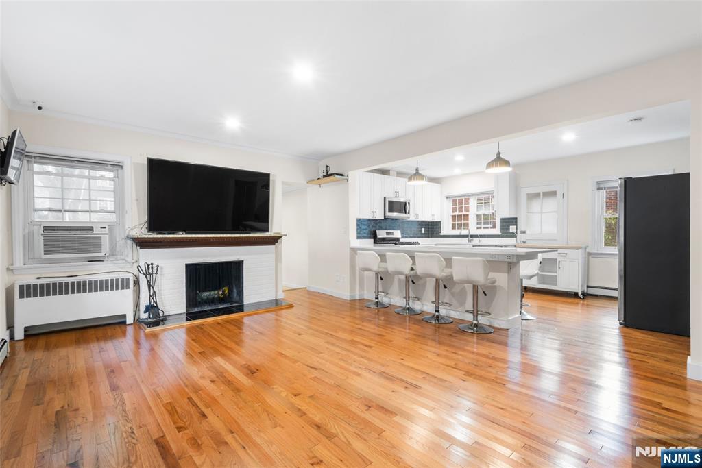 558 Broad Avenue Property Photo 3
