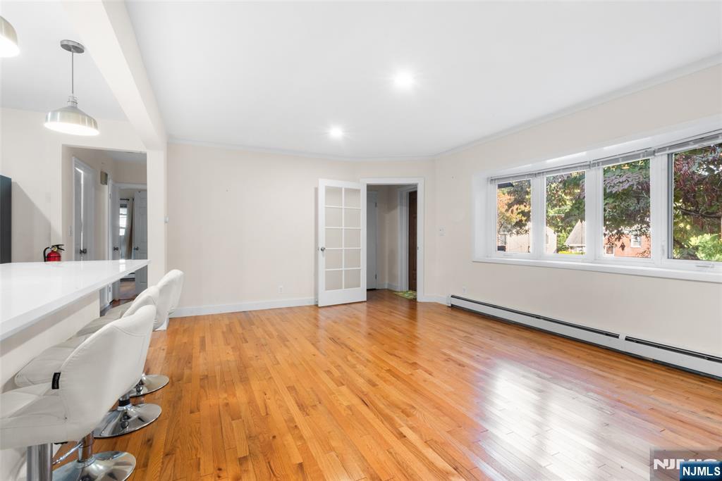 558 Broad Avenue Property Photo 5