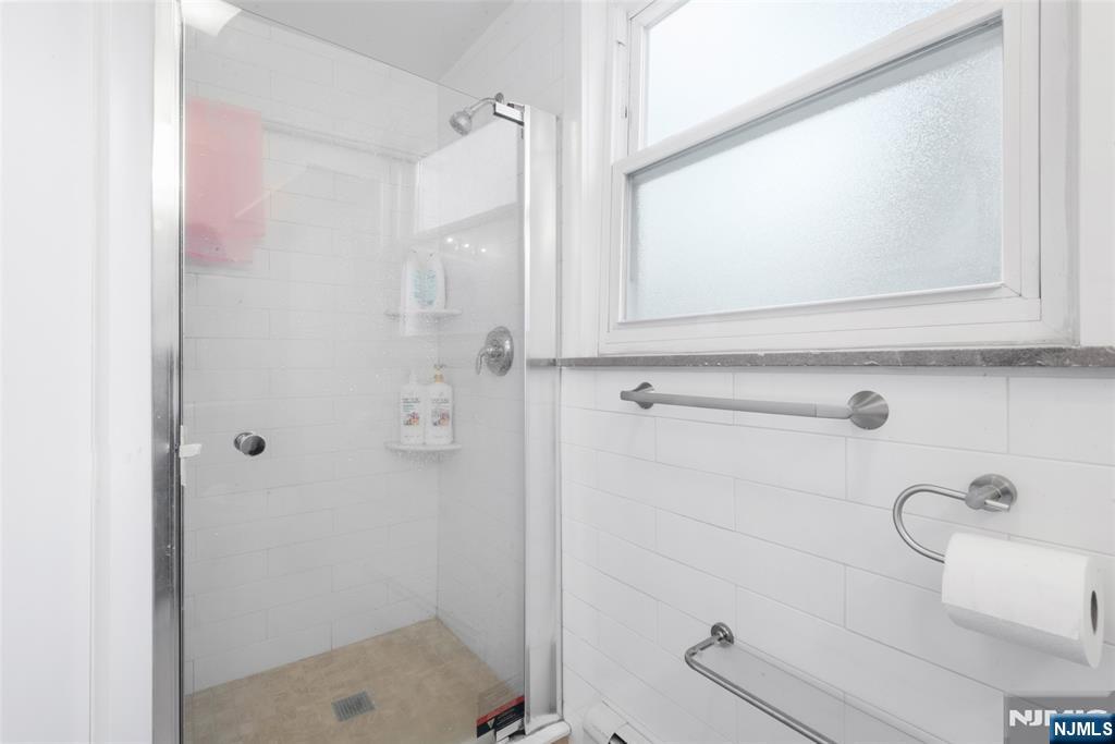 558 Broad Avenue Property Photo 18