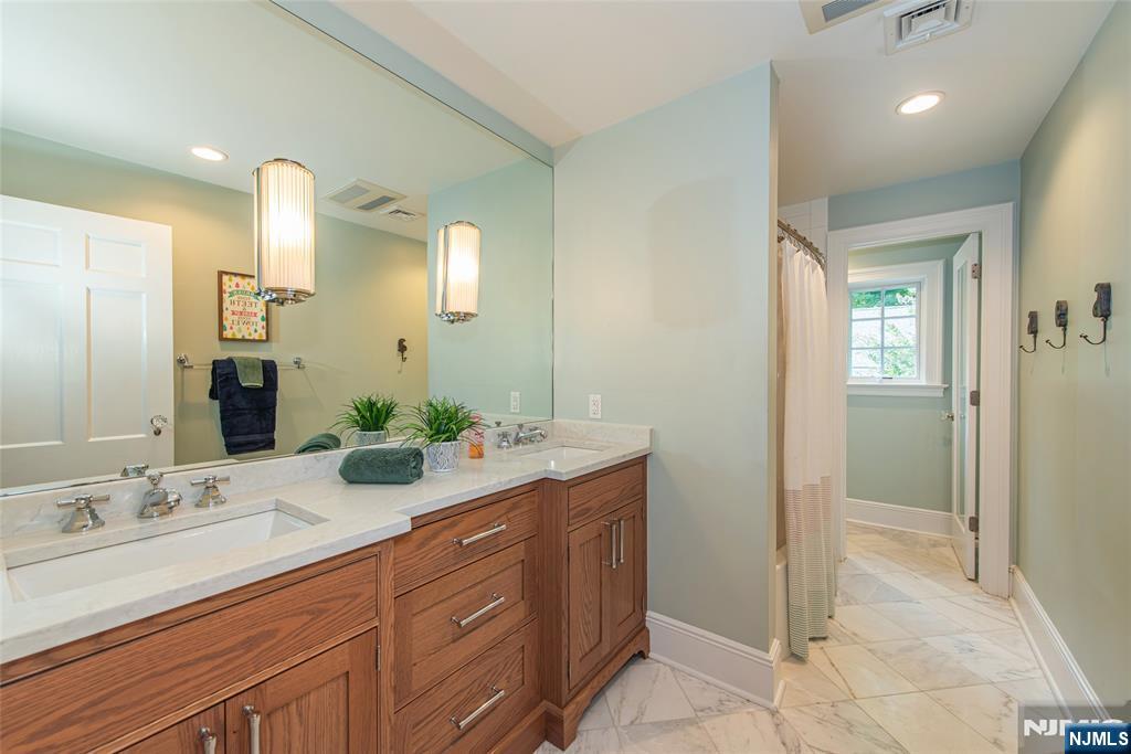 486 Ridgewood Avenue Property Photo 25