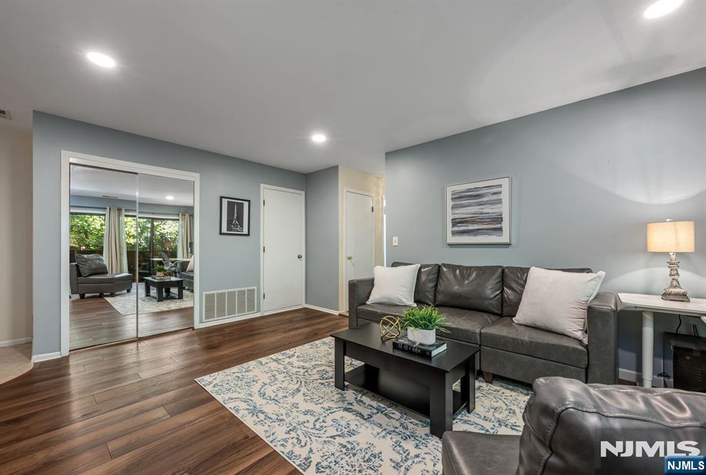 141 Indian Hollow Court Property Photo 7