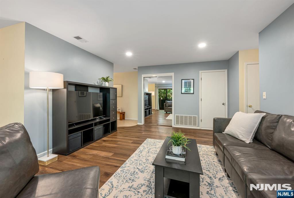141 Indian Hollow Court Property Photo 8